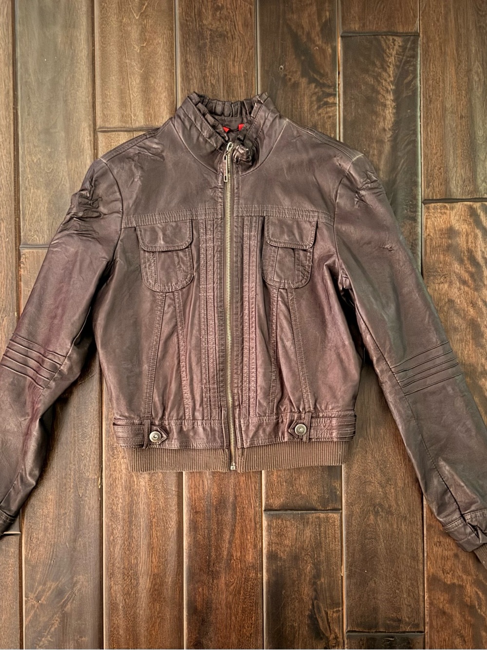Y2K Saks Fifth Avenue private label 548 cropped fake leather jacket. Size small